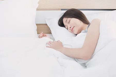 枕の正しい使い方｜枕で頭と首を支えることが大切